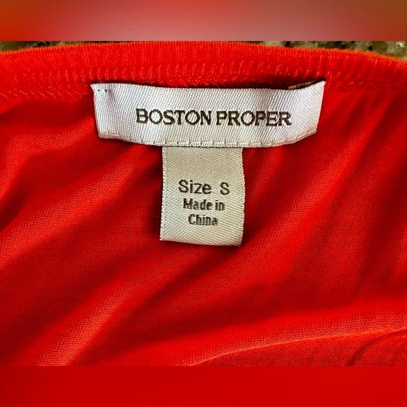 BOSTON PROPER KEYHOLE DETAILED TOP 
SIZE: SMALL - Picture 6 of 7